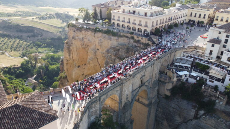 La final del Campeonato de España se disputó sobre el Puente Nuevo.