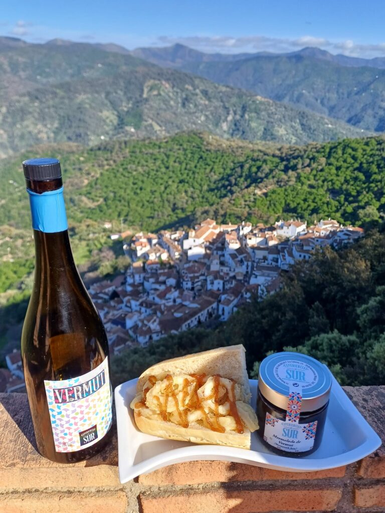 Mermelada de vermut para acompañar a un bocadillo de calamares