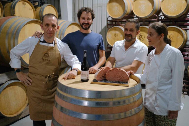 Integrantes del Centro Ícara y de la bodega Huerto de la Condesa.