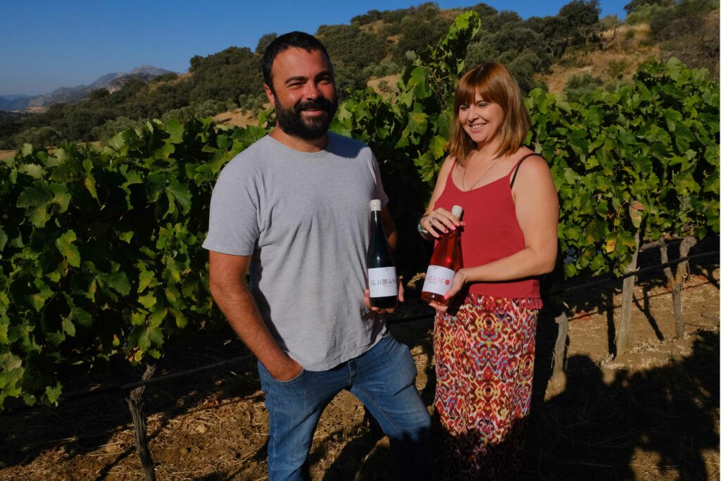 Manuel Carrizosa y Gema Pérez en el viñedo