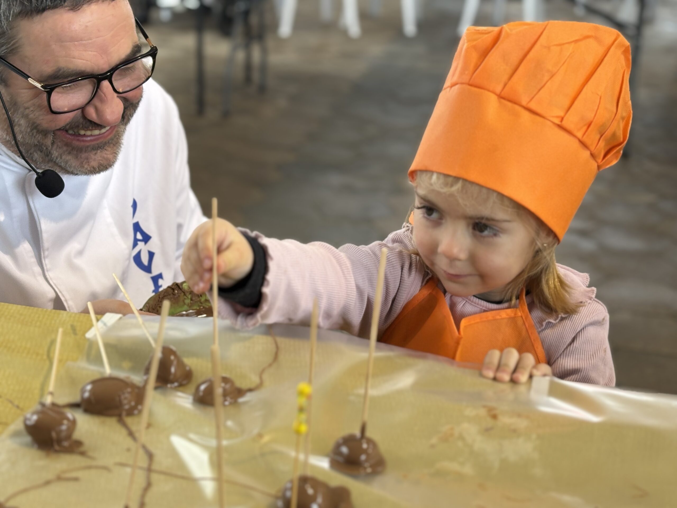 David Verdú durante el taller de chocolate.