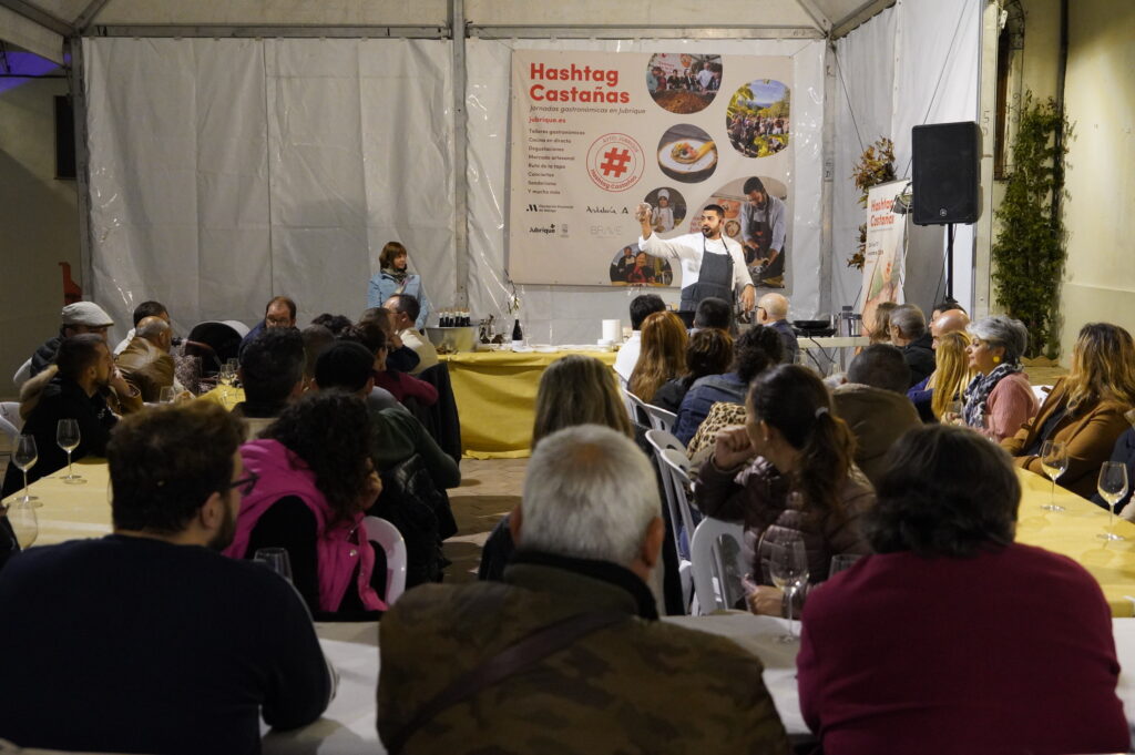 Antonio Alfaro y Gema Pérez durante la cata con cocina en directo.