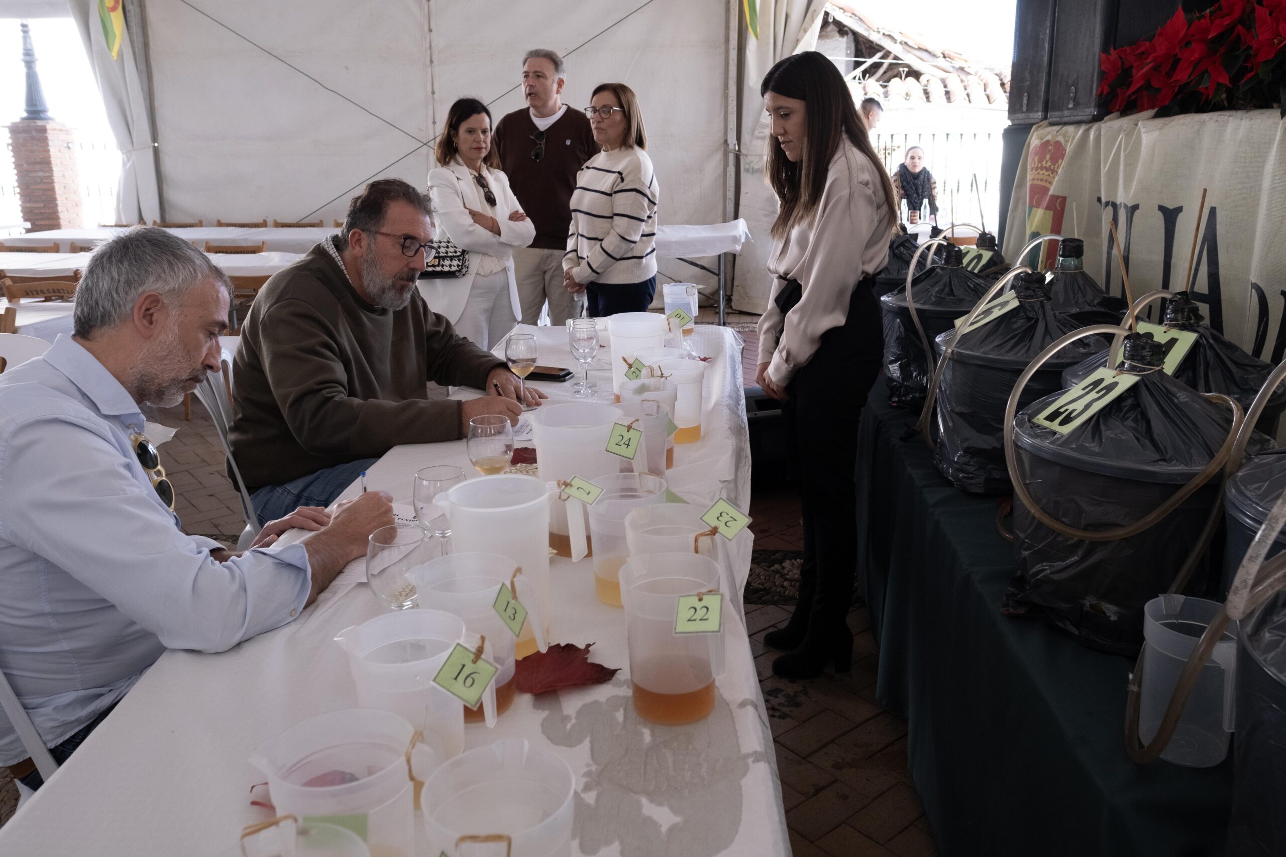 Cata de los mostos presentados al concurso.